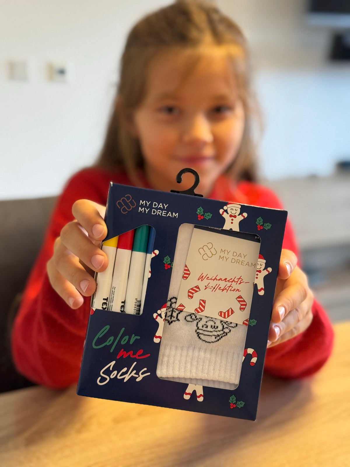 SET Christmas Color Me